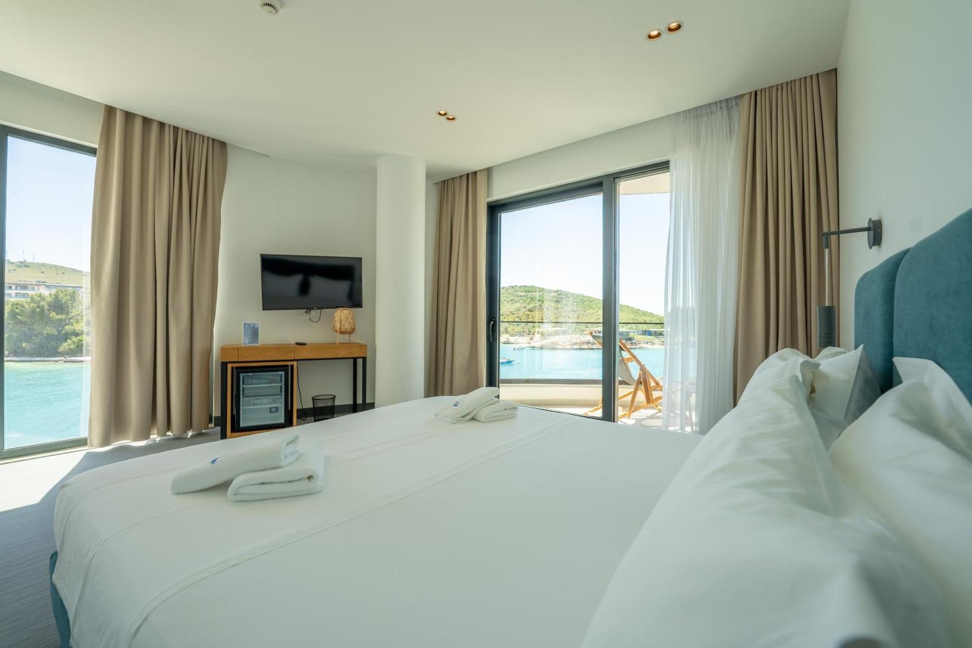 Manta Hotel Ksamil Exterior photo